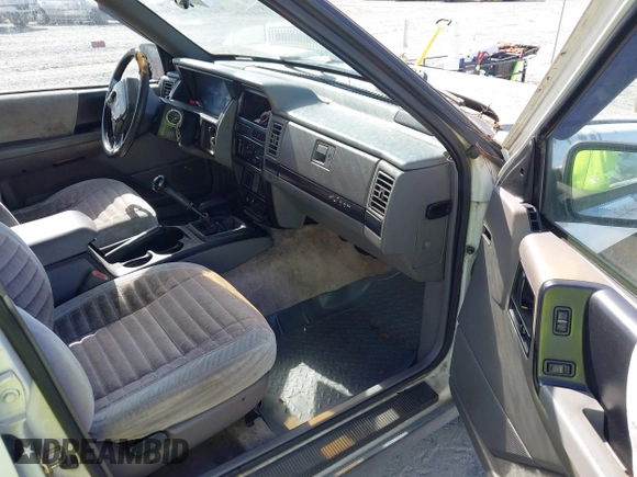 1994 Jeep Grand Cherokee Laredo with VIN 1J4GZ58S6RC295621, listed as a IAAI auction lot 42751869 with 370,230 mi miles and . Bid and sale history available at DreamBid. Image 5.