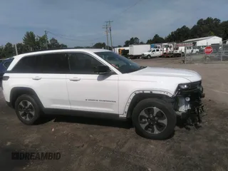 2024 Jeep Grand Cherokee z VIN 1C4RJYB60R8520976, wystawiony jako IAAI lot #42828740 z przebiegiem 33 845 mil mil oraz . Historia ofert i sprzedaży dostępna na DreamBid. Obrazek 13.