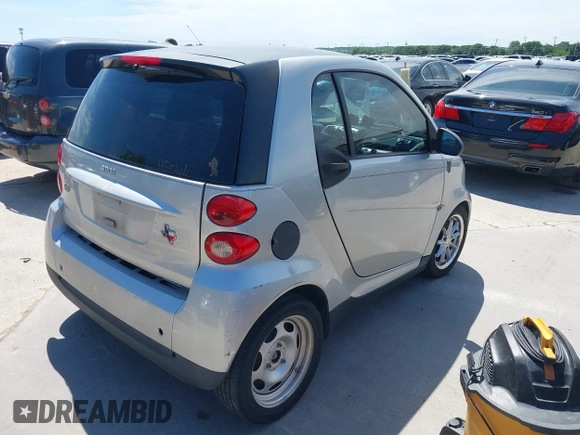2008 Smart fortwo Pure with VIN WMEEJ31X68K106096, listed as a IAAI auction lot 42456471 with 92,074 mi miles and . Bid and sale history available at DreamBid. Image 4.