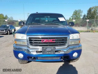 2004 GMC Sierra 1500 Crew Cab SLE with VIN 2GTEK13TX41394077, listed as a IAAI auction lot 42047304 with 227,296 mi miles. Bid and sale history available at carsss.com. Image 12.