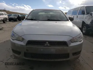 2010 Mitsubishi Lancer DE z VIN JA32U1FU2AU011815, wystawiony jako Copart lot #46727565 z przebiegiem 131 741 mil mil oraz Czysty tytuł • Clean title. Historia ofert i sprzedaży dostępna na DreamBid. Obrazek 5.