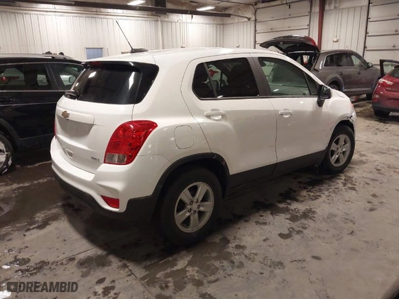 2020 Chevrolet Trax LS with VIN 3GNCJKSB8LL294444, listed as a IAAI auction lot 41724891 with 27,101 mi miles. Bid and sale history available at carsss.com. Image 4.