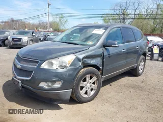2011 Chevrolet Traverse 1LT z VIN 1GNKRGED1BJ359820, wystawiony jako IAAI lot #42095000 z przebiegiem 80 117 mil mil oraz . Historia ofert i sprzedaży dostępna na DreamBid. Obrazek 6.