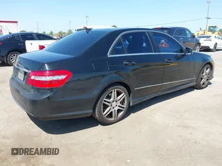2010 Mercedes-Benz E-Class E 350 Luxury with VIN WDDHF5GB0AA072193, listed as a IAAI auction lot 42031041 with 152,969 mi miles. Bid and sale history available at carsss.com. Image 4.