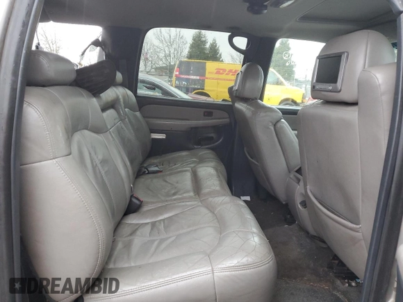 2000 Chevrolet Suburban LS with VIN 3GNFK16TXYG205867, listed as a Copart auction lot 87032424 with 307,632 mi miles and Salvage title. Bid and sale history available at DreamBid. Image 11.