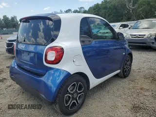 2016 Smart fortwo Passion z VIN WMEFJ5DA5GK058855, wystawiony jako Copart lot #57119445 z przebiegiem 173 493 mil mil oraz Szkody całkowita. Historia ofert i sprzedaży dostępna na DreamBid. Obrazek 3.