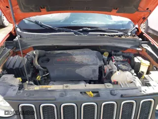 2015 Jeep Renegade Latitude with VIN ZACCJABTXFPC10180, listed as a IAAI auction lot 41793305 with 102,769 mi miles. Bid and sale history available at carsss.com. Image 10.