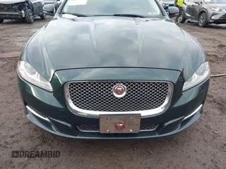 2015 Jaguar XJ Portfolio z VIN SAJWJ2GD7F8V84372, wystawiony jako IAAI lot #41489177 z przebiegiem 78 891 mil mil oraz . Historia ofert i sprzedaży dostępna na DreamBid. Obrazek 12.