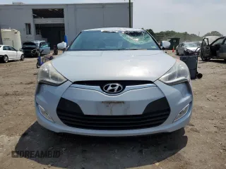 2015 Hyundai Veloster z VIN KMHTC6AD2FU221623, wystawiony jako Copart lot #58222615 z przebiegiem 176 801 mil mil oraz Czysty tytuł • Clean title. Historia ofert i sprzedaży dostępna na DreamBid. Obrazek 5.
