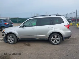 2009 Subaru Forester X с VIN JF2SH63699H753725, выставлен на аукционе IAAI как лот 40713315 с пробегом 255 082 миль миль и . История ставок и продаж доступна на DreamBid. Изображение 14.