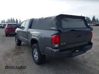 2018 Toyota Tacoma SR z VIN 5TFSX5EN0JX062612, wystawiony jako IAAI lot #41993211 z przebiegiem 92 586 mil mil oraz . Historia ofert i sprzedaży dostępna na DreamBid. Obrazek 3.
