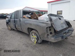 2007 Chevrolet Silverado 1500 LT w/1LT with VIN 2GCEC19J471682541, listed as a IAAI auction lot 41235872 with 200,802 mi miles. Bid and sale history available at carsss.com. Image 3.