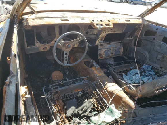 1971 Ford Mustang z VIN 1F05M102671, wystawiony jako Copart lot #73113844 z przebiegiem Nie podano mil oraz Nie do naprawy • Non repairable. Historia ofert i sprzedaży dostępna na DreamBid. Obrazek 8.