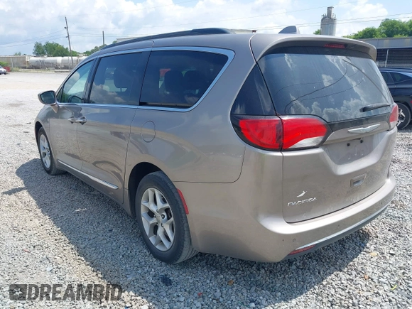 2017 Chrysler Pacifica Touring L z VIN 2C4RC1BG9HR668654, wystawiony jako IAAI lot #42452032 z przebiegiem 170 018 mil mil oraz . Historia ofert i sprzedaży dostępna na DreamBid. Obrazek 3.