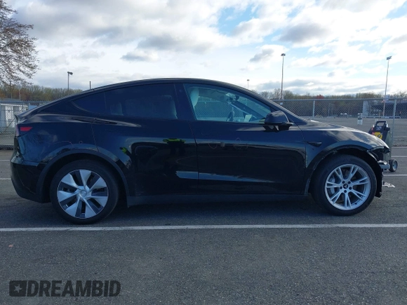 2022 Tesla Model Y Long Range with VIN 7SAYGAEE4NF522330, listed as a IAAI auction lot 42046691 with 59,980 mi miles and . Bid and sale history available at carsss.com. Image 12.