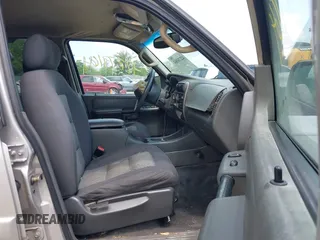 2005 Ford Explorer Sport Trac XLS z VIN 1FMZU77K55UB51889, wystawiony jako IAAI lot #42279164 z przebiegiem 210 081 mil mil oraz . Historia ofert i sprzedaży dostępna na DreamBid. Obrazek 5.
