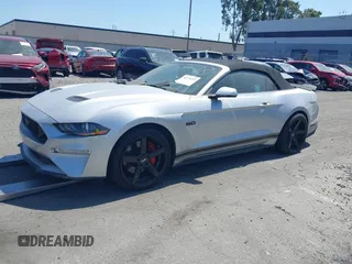 2018 Ford Mustang GT Premium z VIN 1FATP8FF3J5155512, wystawiony jako IAAI lot #42136242 z przebiegiem 94 230 mil mil oraz . Historia ofert i sprzedaży dostępna na DreamBid. Obrazek 2.