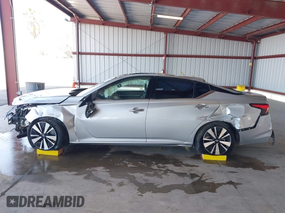 2019 Nissan Altima 2.5 SL with VIN 1N4BL4EV0KC180633, listed as a IAAI auction lot 41770419 with 113,740 mi miles. Bid and sale history available at carsss.com. Image 13.