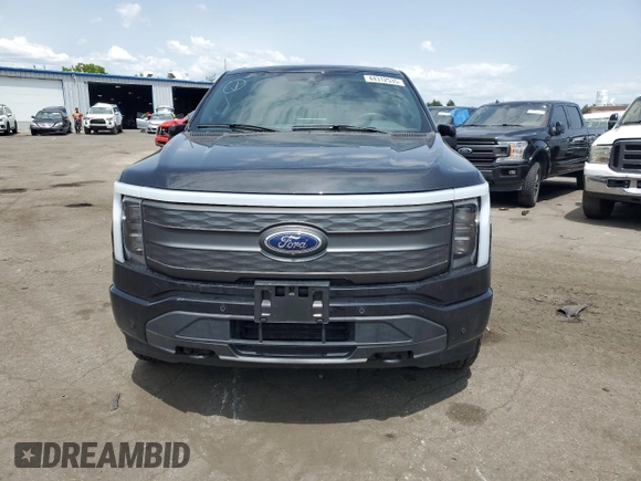 2023 Ford F-150 Lightning Pro z VIN 1FTVW1EV8PWG04482, wystawiony jako Copart lot #44312535 z przebiegiem 58 139 mil mil oraz Szkoda całkowita • Salvage title. Historia ofert i sprzedaży dostępna na DreamBid. Obrazek 5.