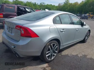 2017 Volvo S60 Dynamic z VIN YV140MTLXH2420132, wystawiony jako IAAI lot #42241376 z przebiegiem 191 292 mil mil oraz . Historia ofert i sprzedaży dostępna na DreamBid. Obrazek 4.