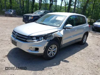 2012 Volkswagen Tiguan SE z VIN WVGAV7AX8CW542695, wystawiony jako IAAI lot #42270445 z przebiegiem 125 419 mil mil oraz . Historia ofert i sprzedaży dostępna na DreamBid. Obrazek 2.