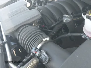 2025 GMC Yukon XL Denali z VIN 1GKS2JRL4SR282118, wystawiony jako IAAI lot #42568428 z przebiegiem 2 227 mil mil oraz . Historia ofert i sprzedaży dostępna na DreamBid. Obrazek 19.
