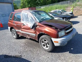 2000 Chevrolet Tracker z VIN 2CNBJ13C3Y6917675, wystawiony jako IAAI lot #42281654 z przebiegiem 153 805 mil mil oraz . Historia ofert i sprzedaży dostępna na DreamBid. Obrazek 1.