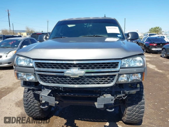 2006 Chevrolet Silverado 1500 LT1 with VIN 2GCEK13TX61184260, listed as a IAAI auction lot 41651907 with 192,143 mi miles. Bid and sale history available at carsss.com. Image 12.
