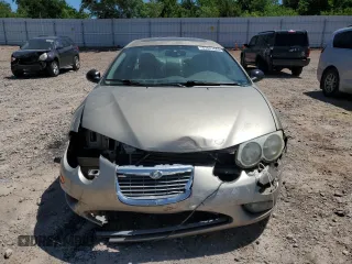 2003 Chrysler 300M M z VIN 2C3AE66G13H512948, wystawiony jako Copart lot #57447665 z przebiegiem 84 782 mil mil oraz Szkoda całkowita • Salvage title. Historia ofert i sprzedaży dostępna na DreamBid. Obrazek 5.