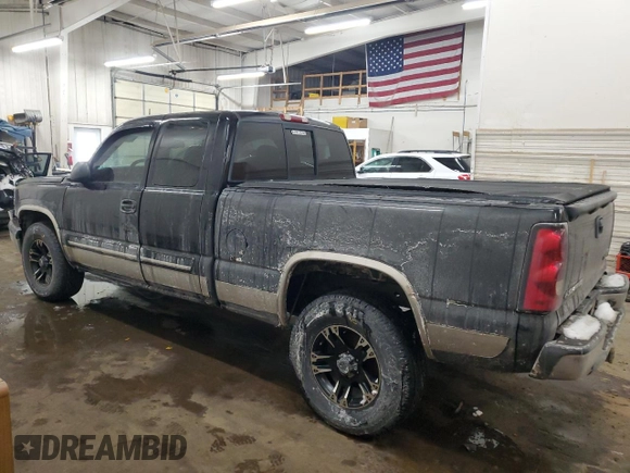 2005 Chevrolet Silverado 1500 Z71 with VIN 1GCEK19B95Z115287, listed as a Copart auction lot 44511215 with 224,632 mi miles and Salvage Title. Bid and sale history available at carsss.com. Image 2.