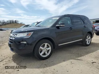 2018 Ford Explorer XLT z VIN 1FM5K7D89JGC52567, wystawiony jako Copart lot #54490555 z przebiegiem 153 763 mil mil oraz Tytuł czysty. Historia ofert i sprzedaży dostępna na DreamBid. Obrazek 1.