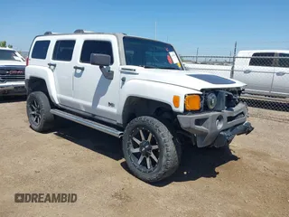 2008 Hummer H3 Luxury z VIN 5GTEN13E188190871, wystawiony jako IAAI lot #42019048 z przebiegiem 221 420 mil mil oraz . Historia ofert i sprzedaży dostępna na DreamBid. Obrazek 1.