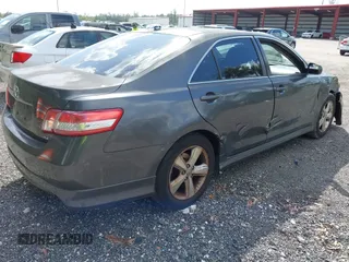 2011 Toyota Camry LE z VIN 4T1BF3EK8BU743564, wystawiony jako IAAI lot #41795818 z przebiegiem 168 877 mil mil oraz . Historia ofert i sprzedaży dostępna na DreamBid. Obrazek 4.