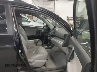 2012 Toyota RAV4 Limited z VIN 2T3DF4DV7CW269657, wystawiony jako IAAI lot #42335684 z przebiegiem 121 425 mil mil oraz . Historia ofert i sprzedaży dostępna na DreamBid. Obrazek 5.