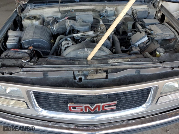 1998 GMC Sierra 1500 with VIN 2GTEC19R2W1558384, listed as a Copart auction lot 84510914 with 140,032 mi miles and Salvage Title. Bid and sale history available at carsss.com. Image 12.