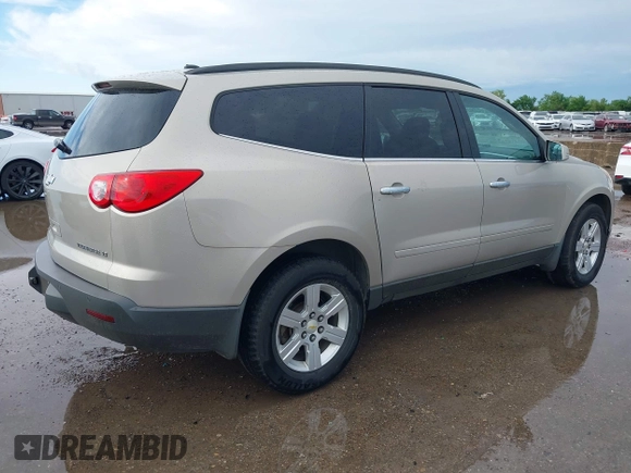 2012 Chevrolet Traverse 1LT z VIN 1GNKRGED4CJ237745, wystawiony jako IAAI lot #42115655 z przebiegiem 245 514 mil mil oraz . Historia ofert i sprzedaży dostępna na DreamBid. Obrazek 4.