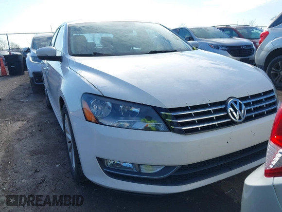 2013 Volkswagen Passat SEL Premium z VIN 1VWCP7A33DC071818, wystawiony jako IAAI lot #41905651 z przebiegiem 172 911 mil mil oraz . Historia ofert i sprzedaży dostępna na DreamBid. Obrazek 6.