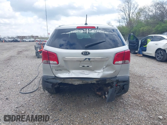 2013 Kia Sorento LX with VIN 5XYKTCA60DG372961, listed as a IAAI auction lot 42061693 with 181,034 mi miles. Bid and sale history available at carsss.com. Image 17.