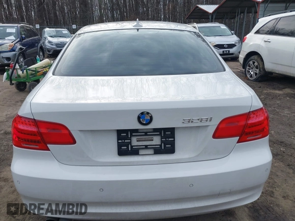 2011 BMW 3 Series 328i xDrive with VIN WBAKF5C54BE655860, listed as a IAAI auction lot 41601663 with 191,244 mi miles. Bid and sale history available at carsss.com. Image 16.