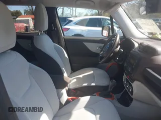 2015 Jeep Renegade Latitude with VIN ZACCJABT1FPB80079, listed as a IAAI auction lot 41768086 with 125,467 mi miles. Bid and sale history available at carsss.com. Image 5.