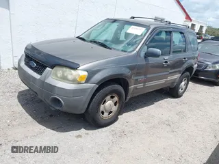 2006 Ford Escape XLS with VIN 1FMYU02Z46KA87526, listed as a IAAI auction lot 42142223 with 197,267 mi miles. Bid and sale history available at carsss.com. Image 17.