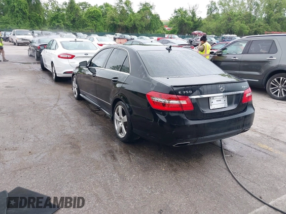 2011 Mercedes-Benz E 350 Luxury z VIN WDDHF8HB1BA427051, wystawiony jako IAAI lot #42091014 z przebiegiem Nie podano mil oraz . Historia ofert i sprzedaży dostępna na DreamBid. Obrazek 3.