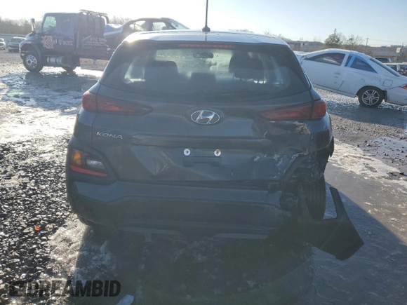 2018 Hyundai Kona SE с VIN KM8K12AAXJU081149, выставлен на аукционе Copart как лот 89287375 с пробегом 57 611 миль миль и Списание • Salvage title. История ставок и продаж доступна на DreamBid. Изображение 6.