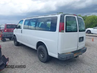 2001 Chevrolet Express z VIN 1GAGG25R911227950, wystawiony jako IAAI lot #42331547 z przebiegiem 101 695 mil mil oraz . Historia ofert i sprzedaży dostępna na DreamBid. Obrazek 3.
