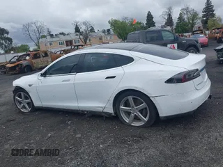 2013 Tesla Model S с VIN 5YJSA1CN0DFP31750, выставлен на аукционе IAAI как лот 41911343 с пробегом 209 664 миль миль и . История ставок и продаж доступна на DreamBid. Изображение 15.
