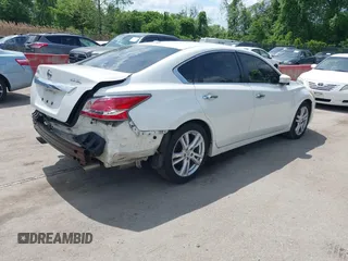 2015 Nissan Altima SL with VIN 1N4BL3AP6FC205820, listed as a IAAI auction lot 42188752 with 155,737 mi miles and . Bid and sale history available at carsss.com. Image 4.