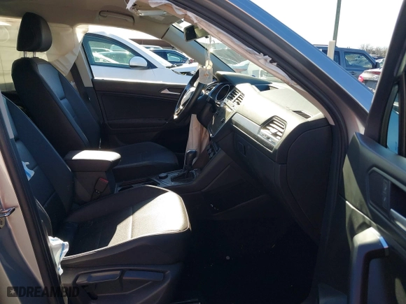 2020 Volkswagen Tiguan SE with VIN 3VV2B7AX4LM081188, listed as a IAAI auction lot 41655478 with 63,593 mi miles. Bid and sale history available at carsss.com. Image 5.