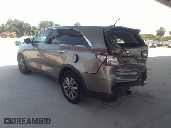 2019 Kia Sorento LX V6 with VIN 5XYPG4A52KG440780, listed as a IAAI auction lot 41673576 with 125,740 mi miles. Bid and sale history available at carsss.com. Image 3.