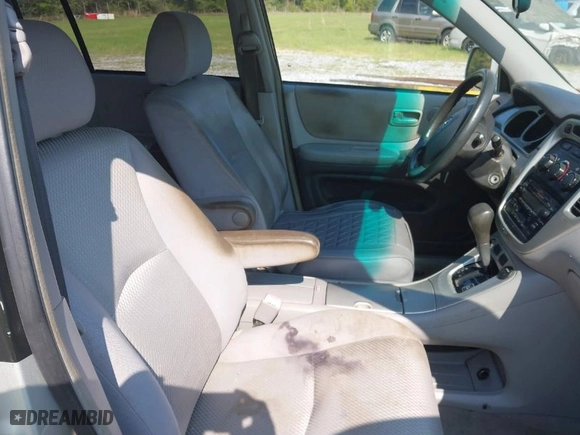 2004 Toyota Highlander with VIN JTEGP21AX40015121, listed as a IAAI auction lot 41994943 with 198,644 mi miles. Bid and sale history available at carsss.com. Image 5.