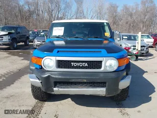 2007 Toyota FJ Cruiser with VIN JTEBU11F670092954, listed as a IAAI auction lot 41771022 with 200,569 mi miles. Bid and sale history available at carsss.com. Image 12.